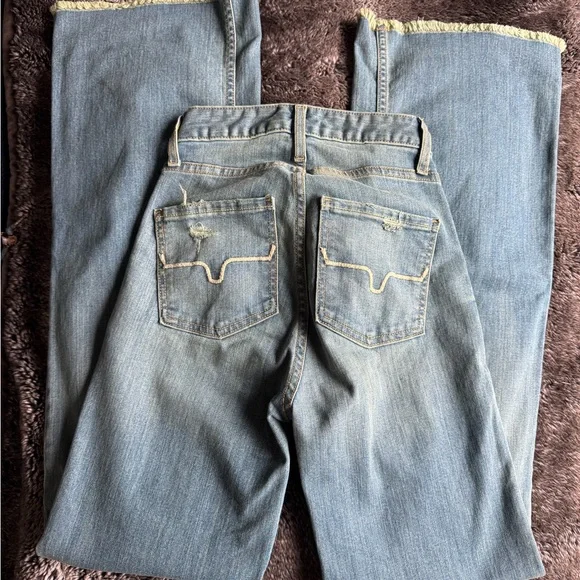 Kimes Olivia 000x32 - Picture 2 of 3